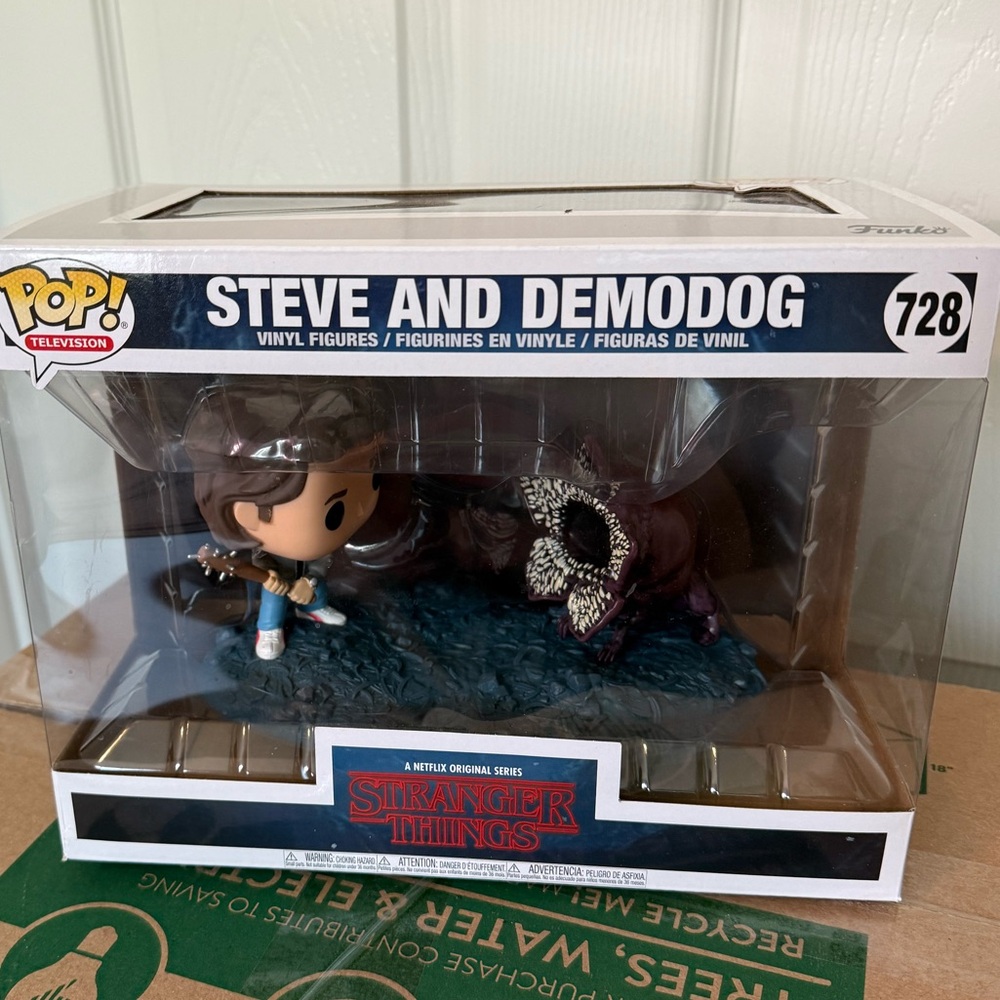 Funko Pop Stranger Things- Steve and Demodog